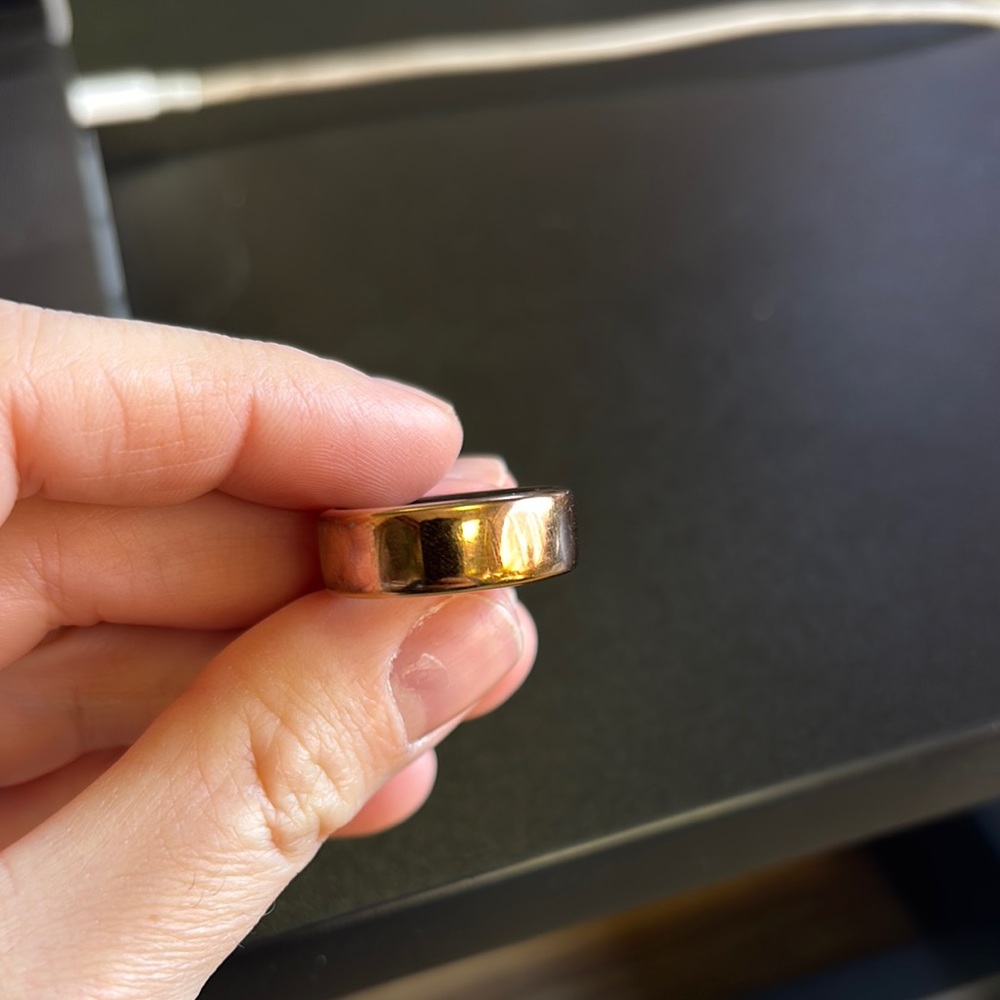 Oura Horizon Ring rose gold size 8 with charging dock